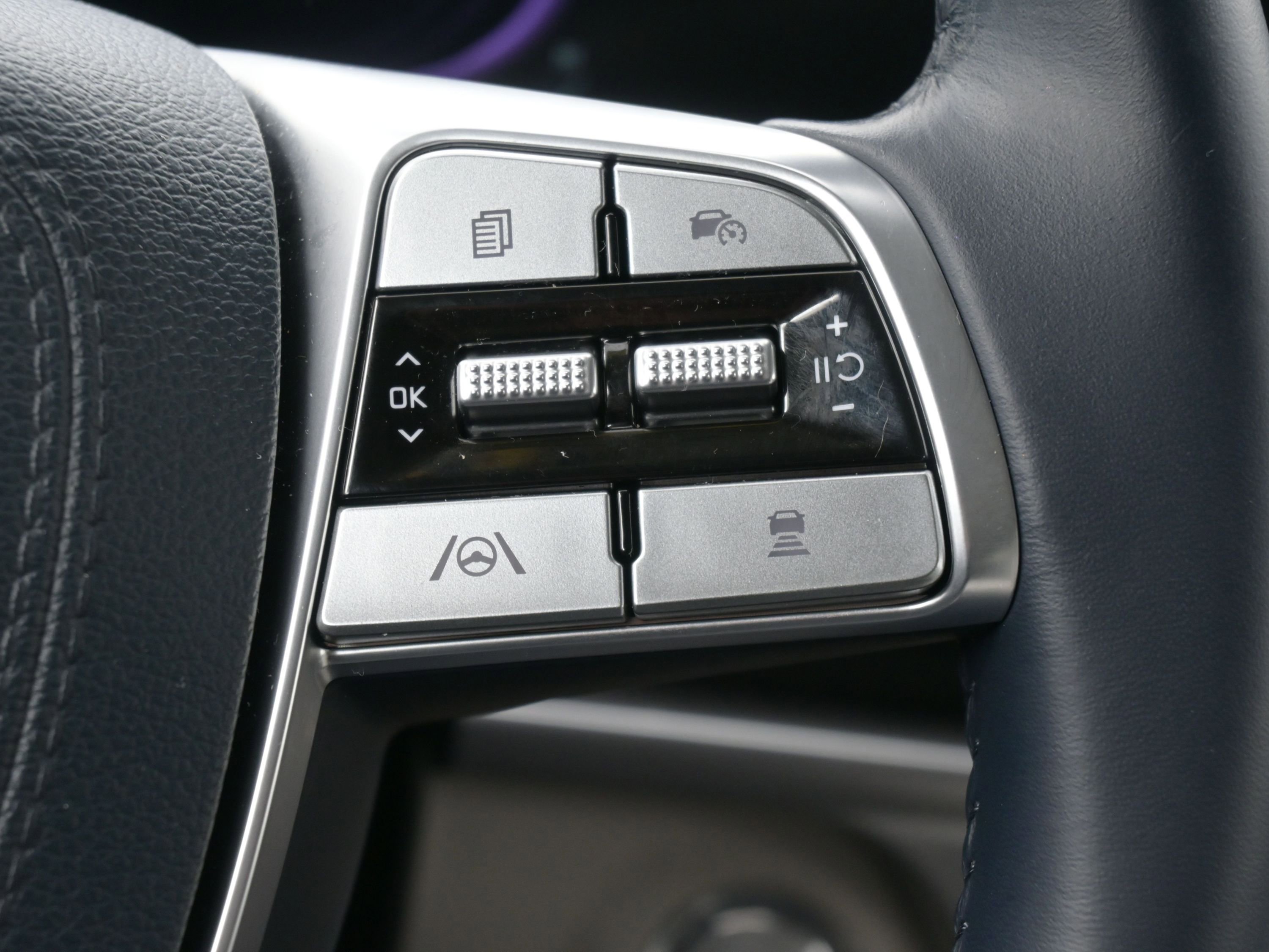 Used 2024 Kia Telluride EX w/ EX Captain's Chair Package image 29