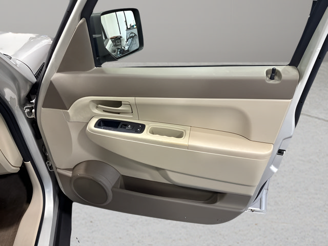 Used 2008 Jeep Liberty Sport RWD image 24