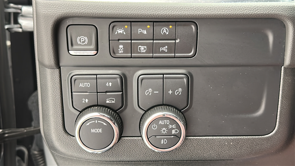 Used 2025 Chevrolet Tahoe Premier AWD/4WD image 21