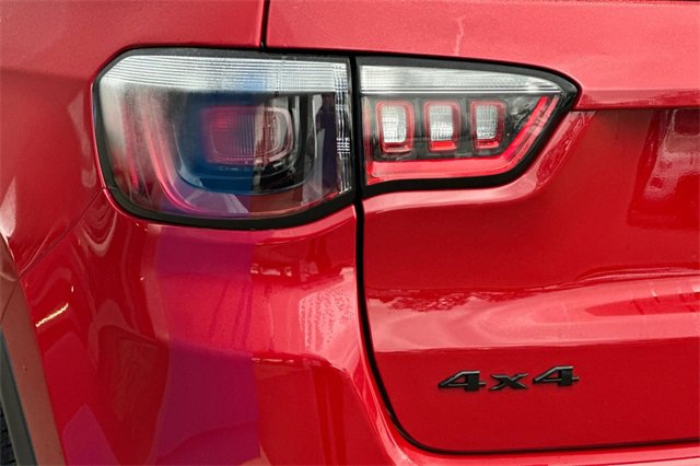 Used 2024 Jeep Compass Latitude w/ Convenience Group image 30