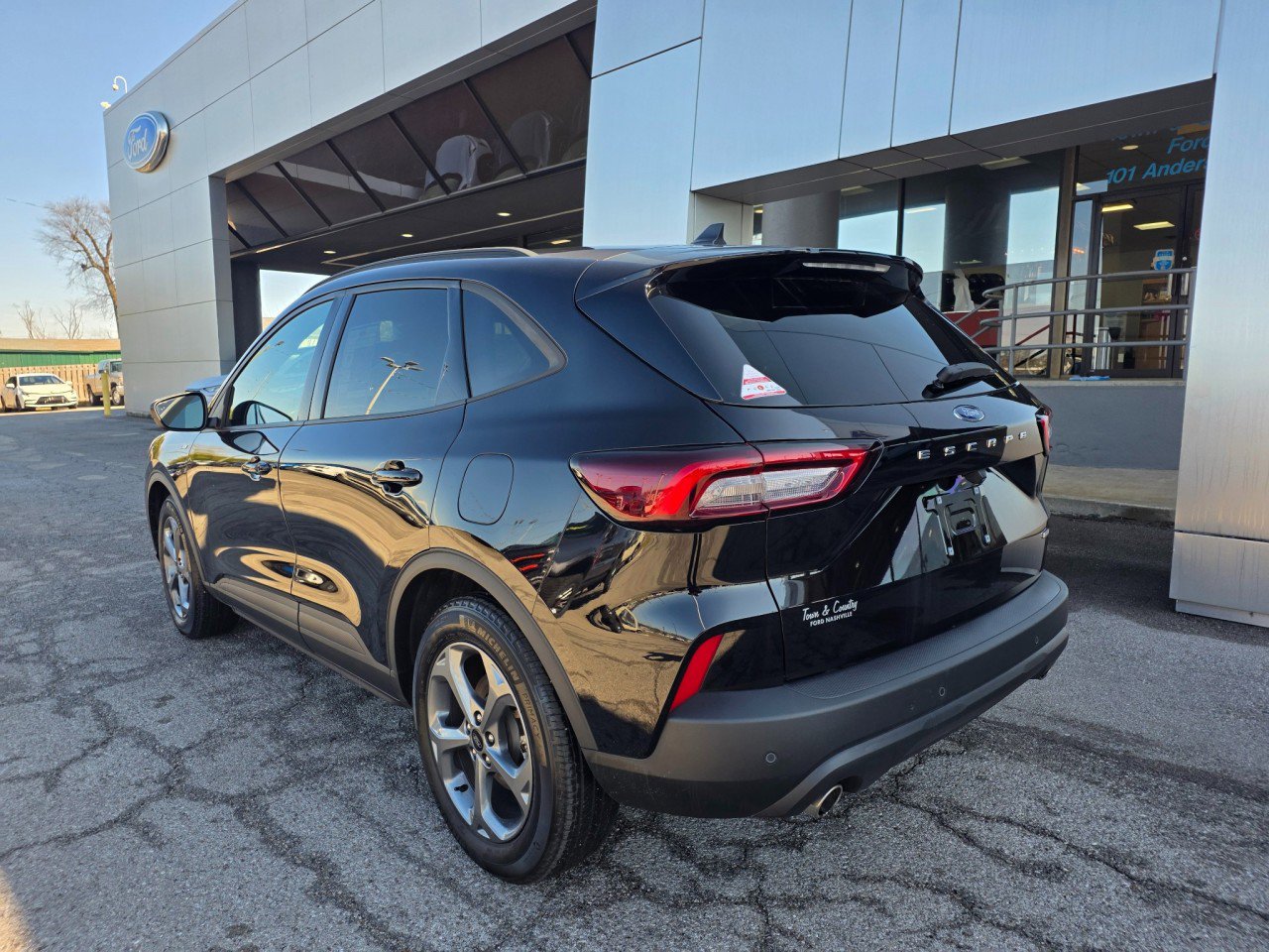 Used 2025 Ford Escape ST-Line w/ Equipment Group 301A image 4