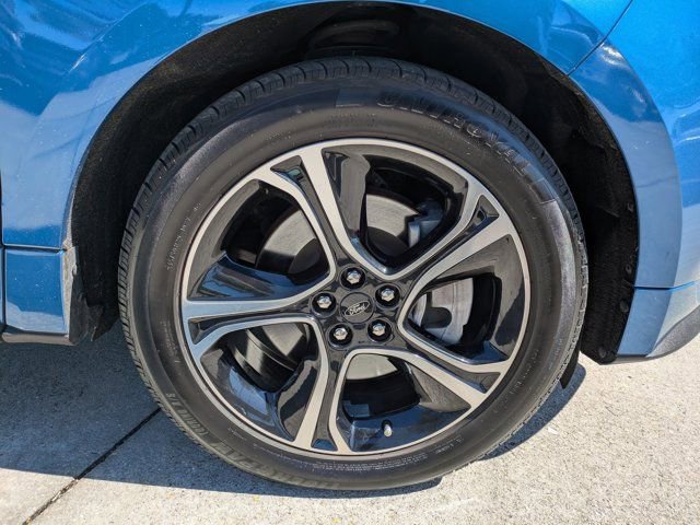 Used 2021 Ford Edge ST image 11