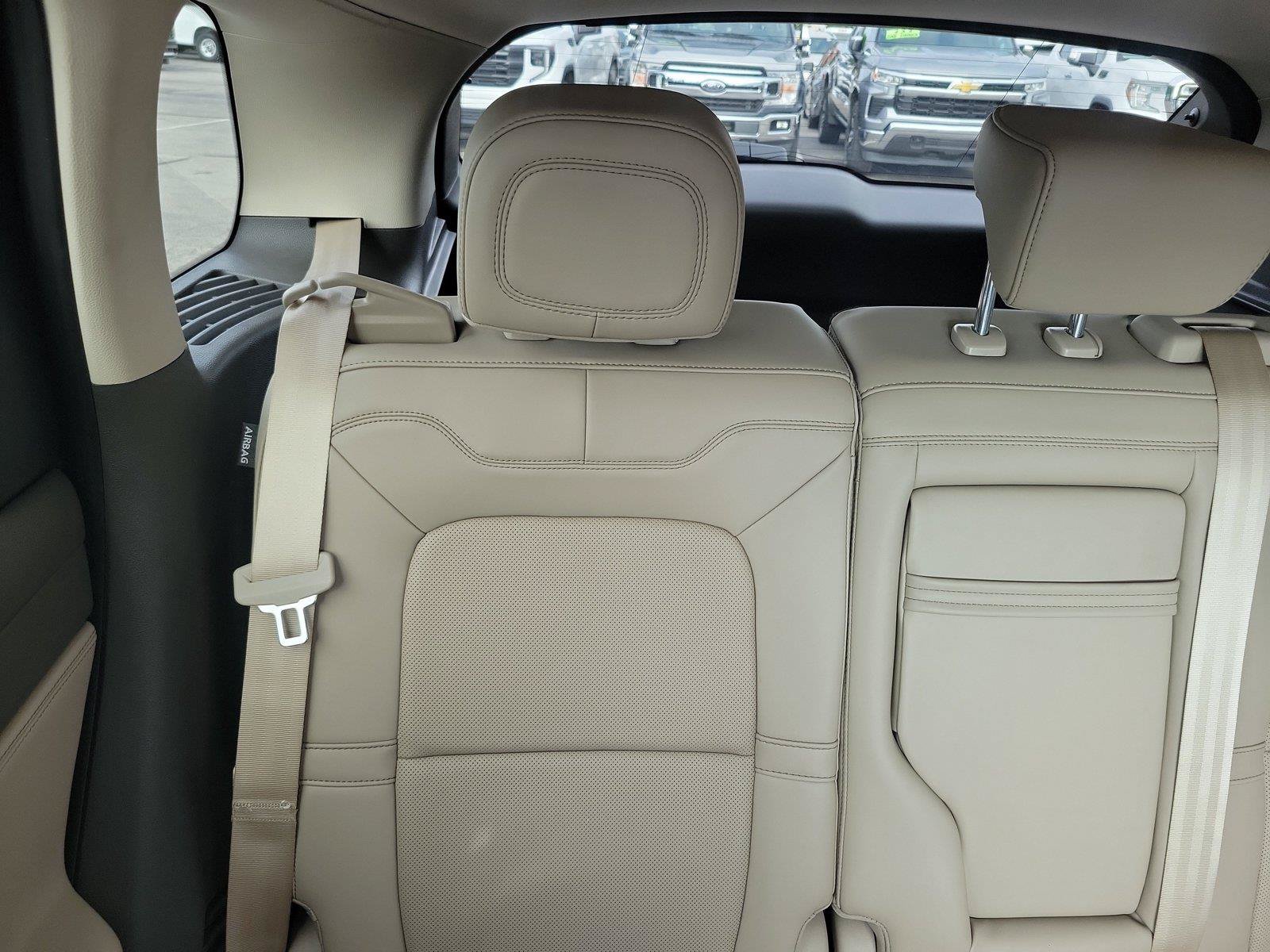 Used 2021 Lincoln Corsair Reserve w/ Elements Package FWD image 11
