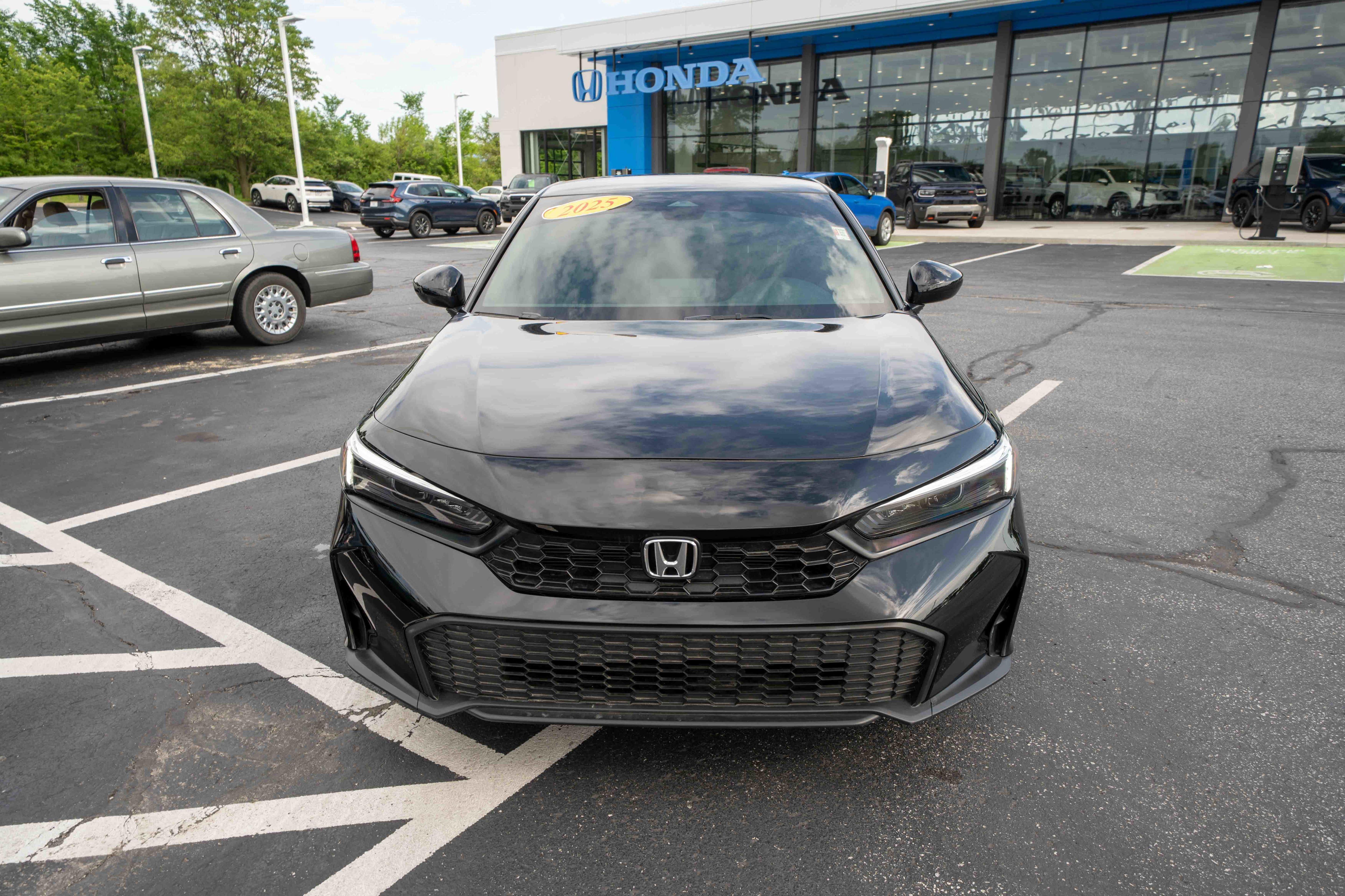 Used 2025 Honda Civic Sport image 2