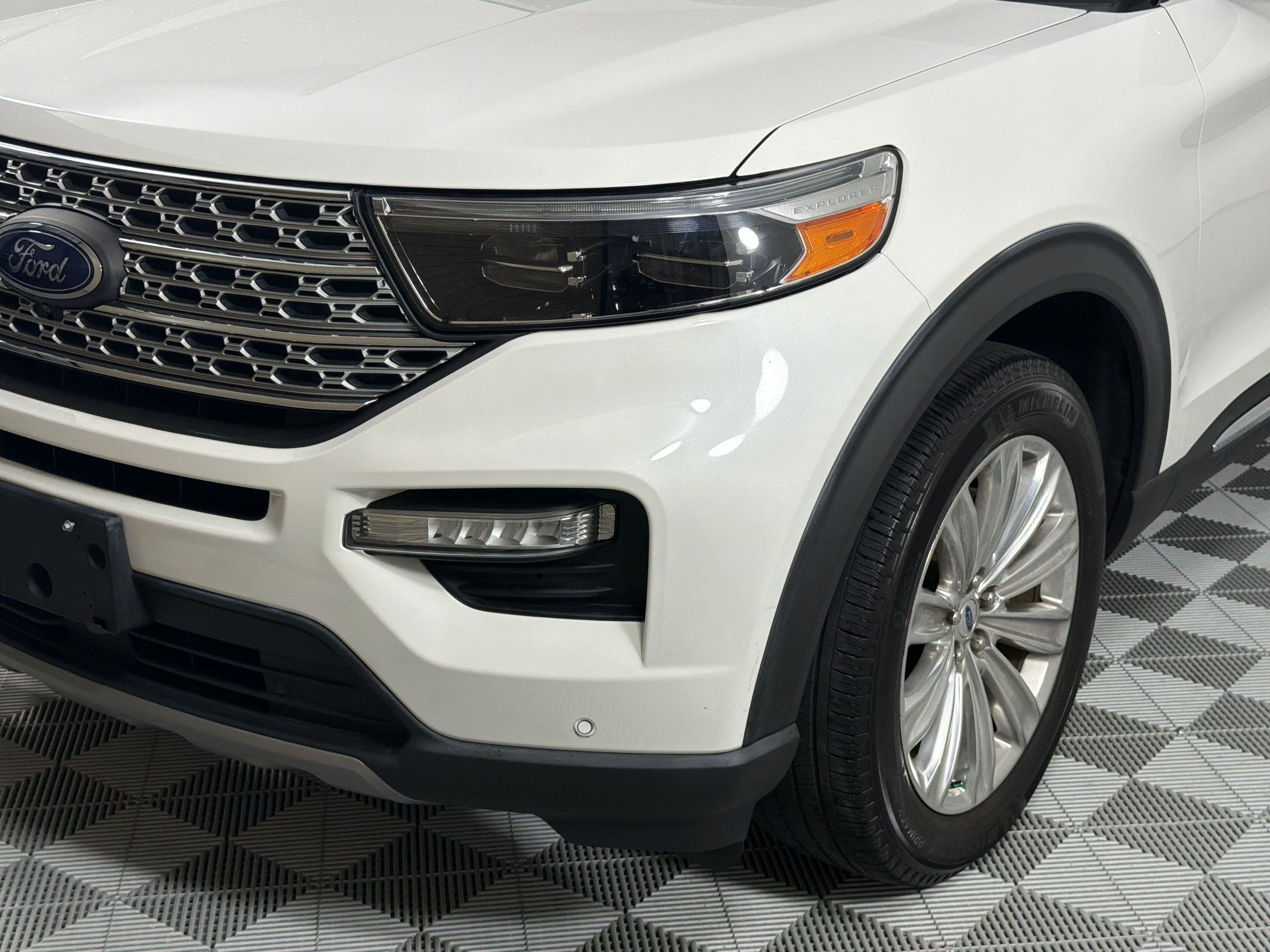 Used 2022 Ford Explorer Limited w/ Equipment Group 301A AWD/4WD image 12