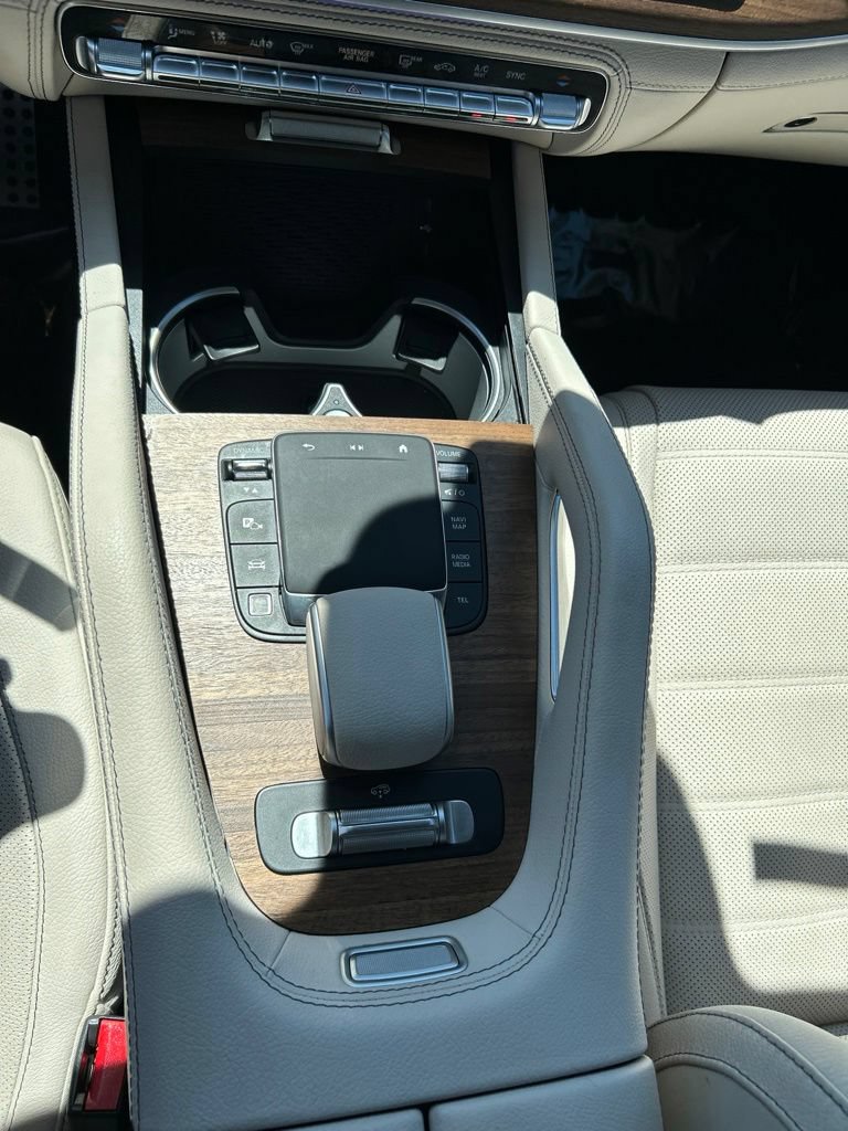Used 2025 Mercedes-Benz GLS 580 4MATIC image 13
