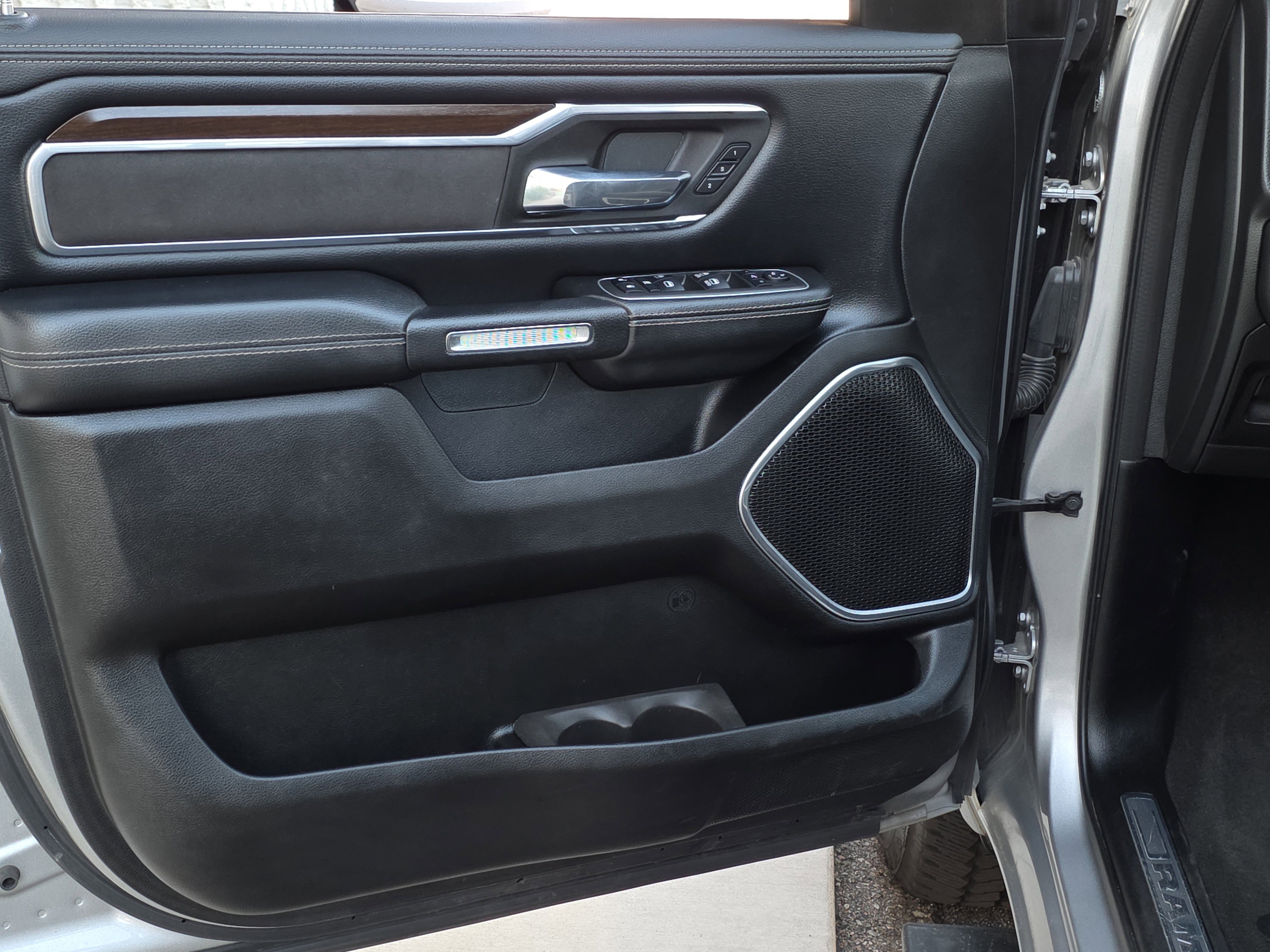 Used 2022 RAM 1500 Laramie image 11