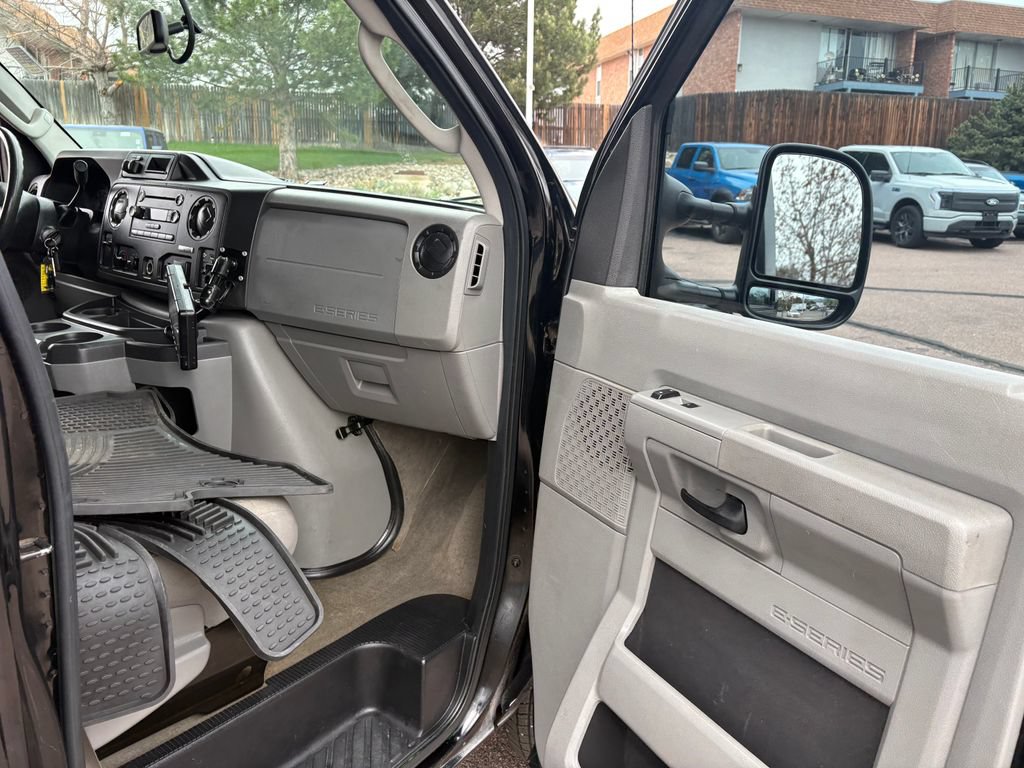 Used 2016 Ford E-450 and Econoline 450 Super Duty RWD image 28