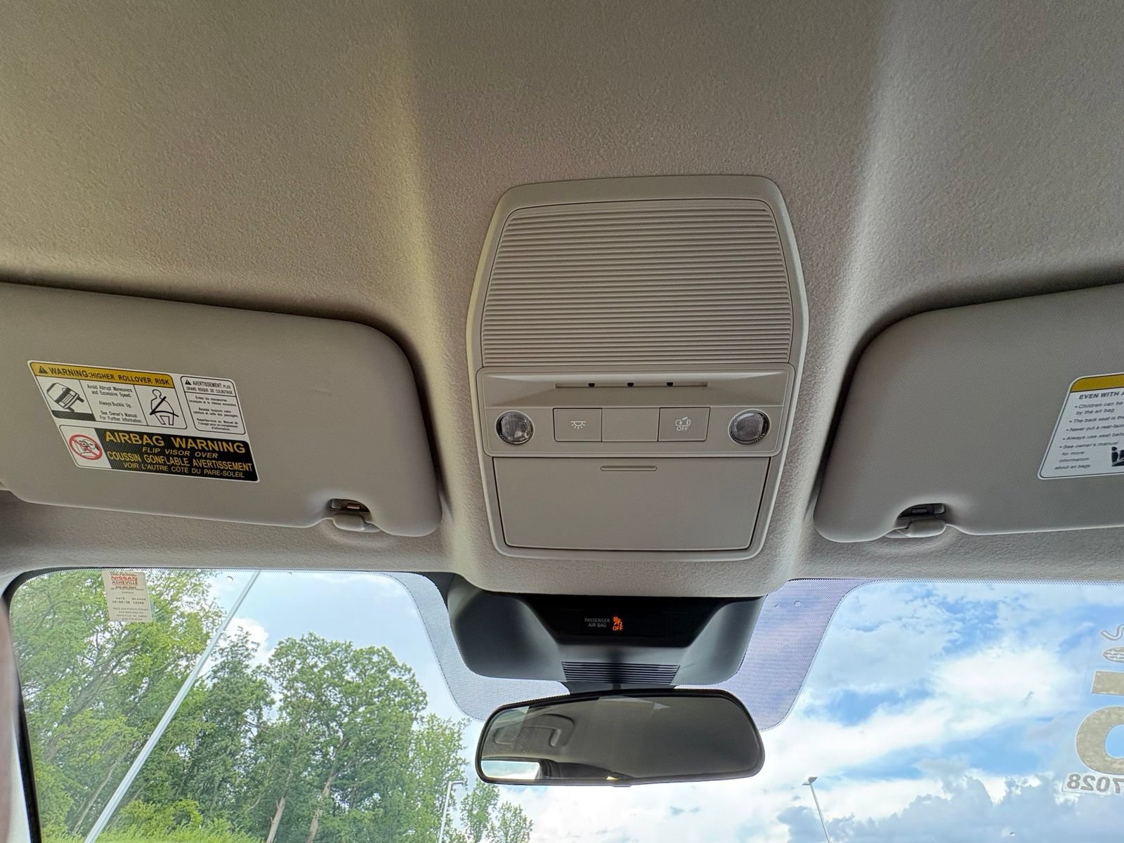 Used 2025 Nissan Kicks SR AWD/4WD image 24