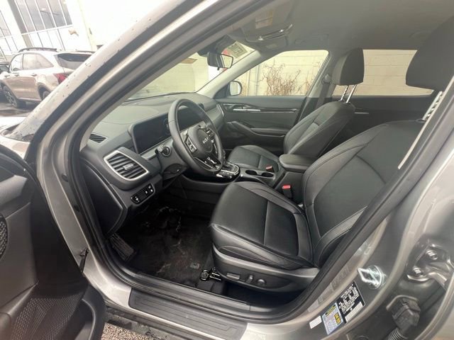 Certified 2025 Kia Seltos EX image 13