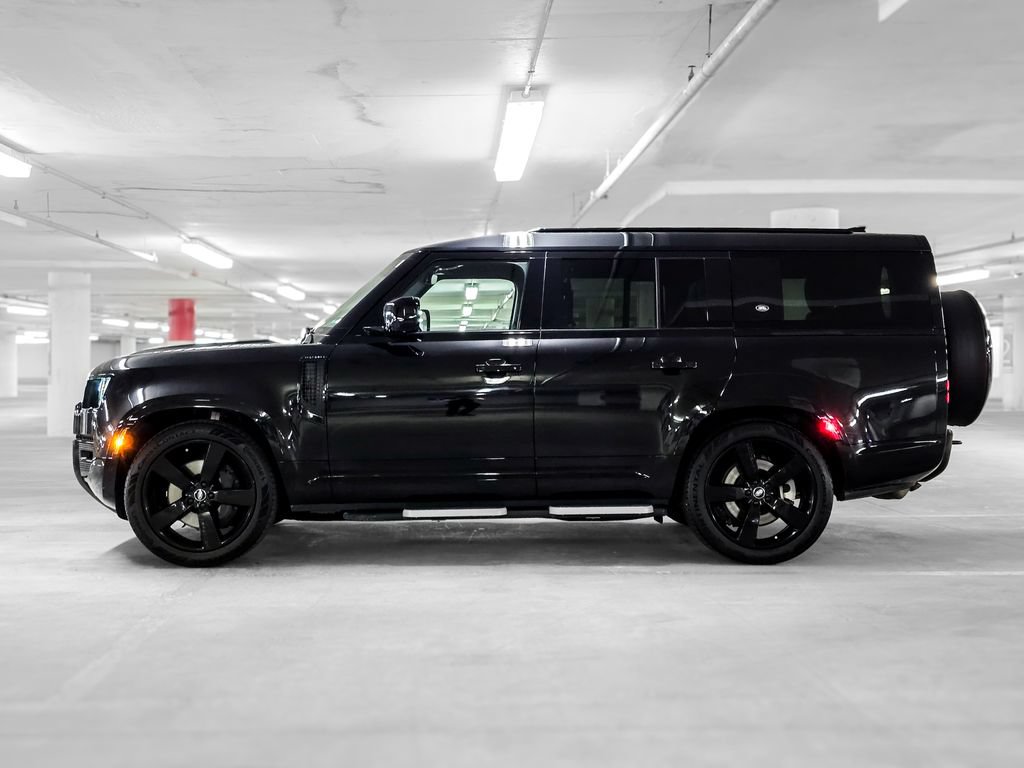 Used 2023 Land Rover Defender 130 X-Dynamic SE AWD/4WD image 13