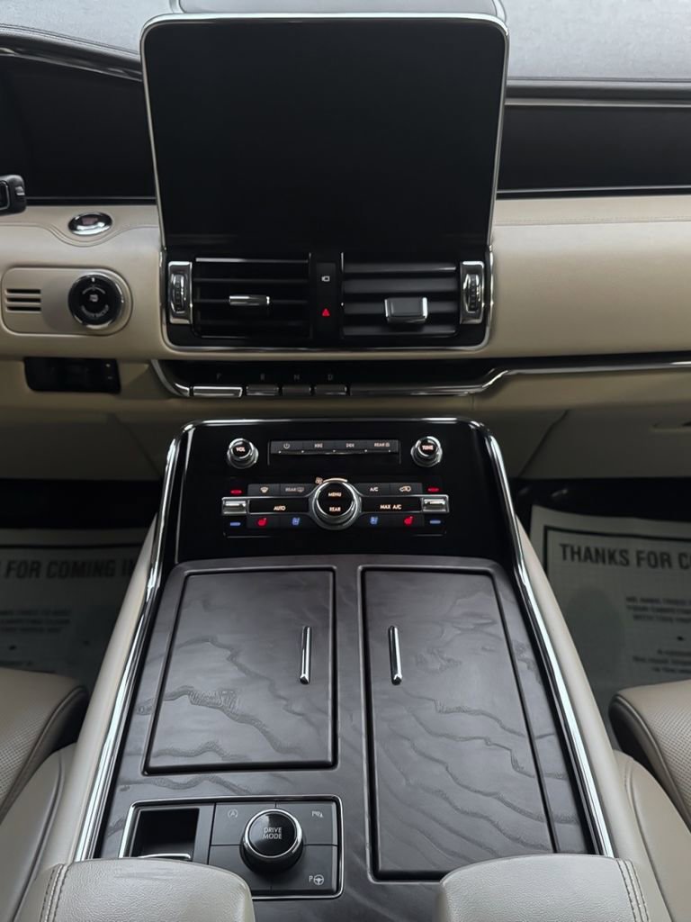 Used 2021 Lincoln Navigator Reserve w/ Luxury Package image 17