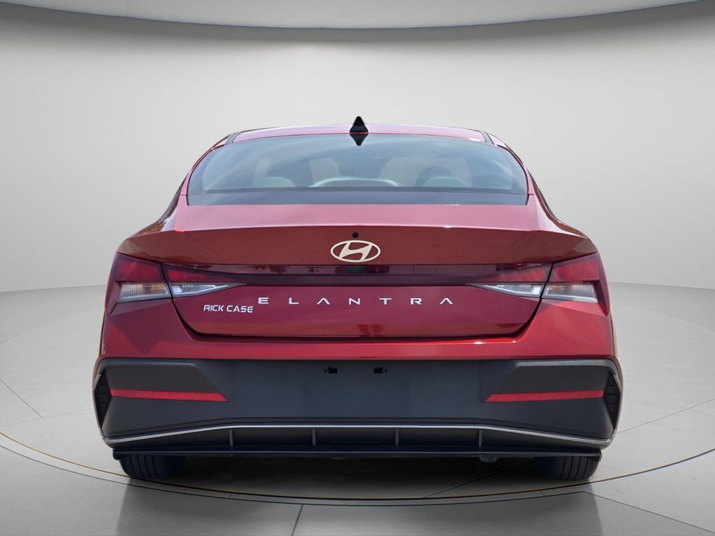 Certified 2025 Hyundai Elantra SE FWD image 6