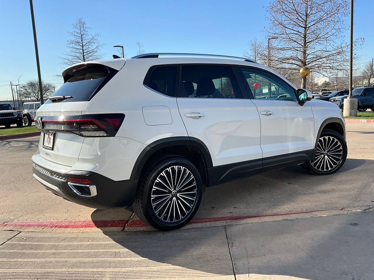 Used 2025 Volkswagen Taos SE FWD image 6