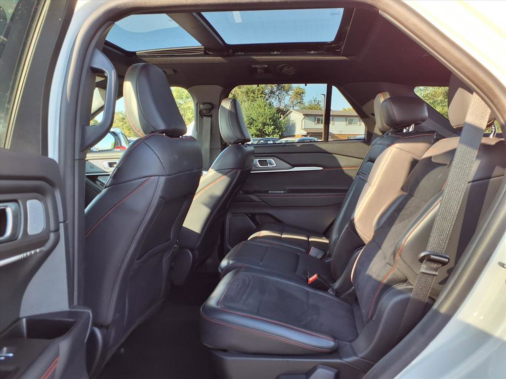 Used 2025 Ford Explorer ST image 25