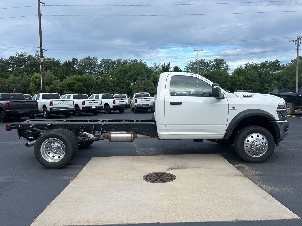 New 2025 RAM 5500 Tradesman AWD/4WD image 8