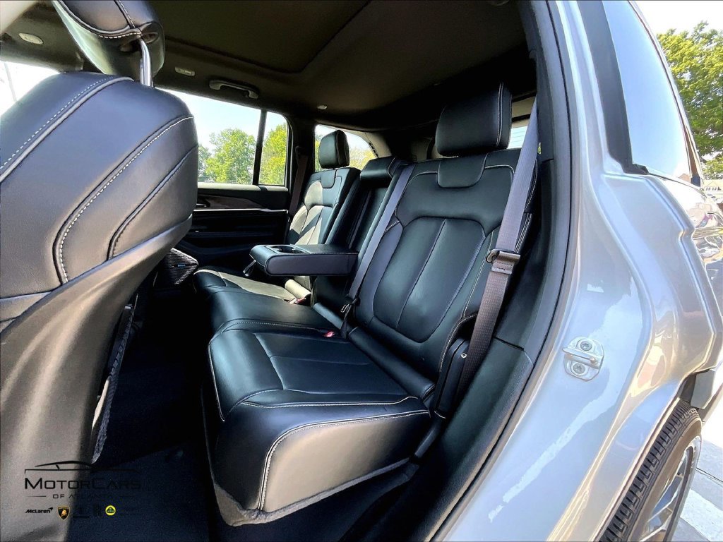 Used 2022 Jeep Grand Cherokee Overland AWD/4WD image 23