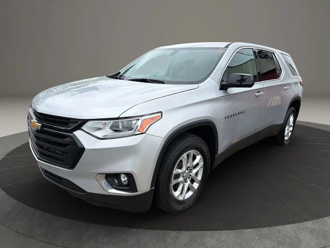 Used 2019 Chevrolet Traverse LS FWD image 1