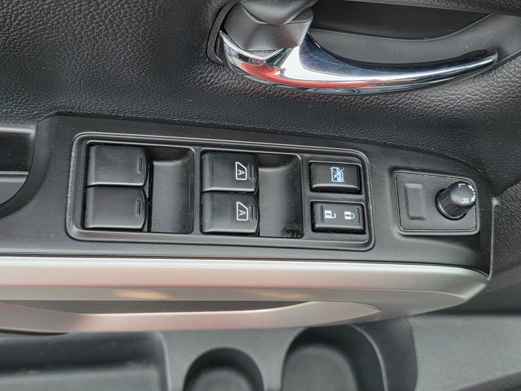 Used 2019 Nissan Titan SV AWD/4WD image 13