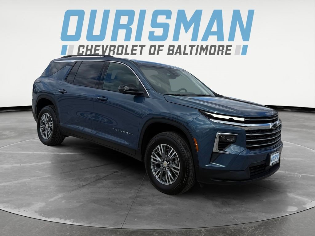Certified 2025 Chevrolet Traverse LT w/ Driver Confidence Package FWD image 1