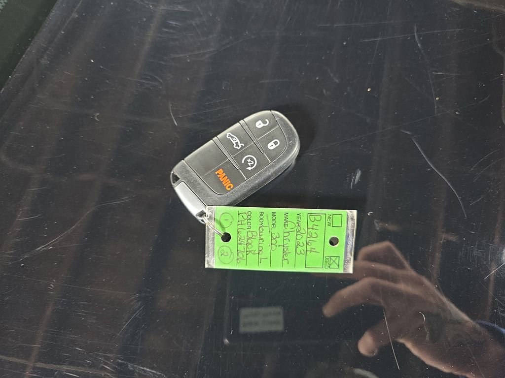 Used 2023 Chrysler 300 Touring L w/ Comfort Group image 33