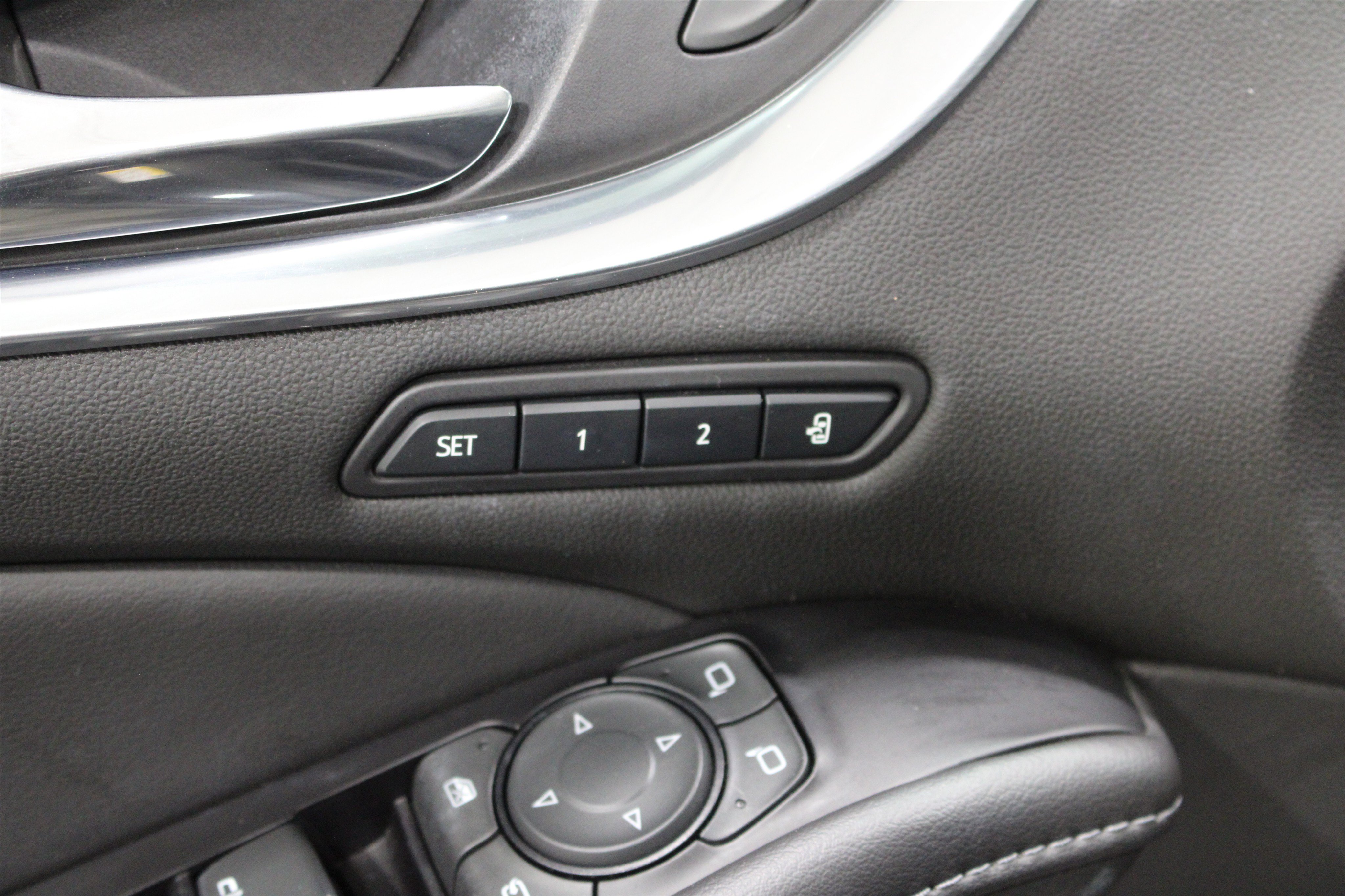 Used 2019 Buick Enclave Avenir w/ Avenir Technology Package FWD image 8