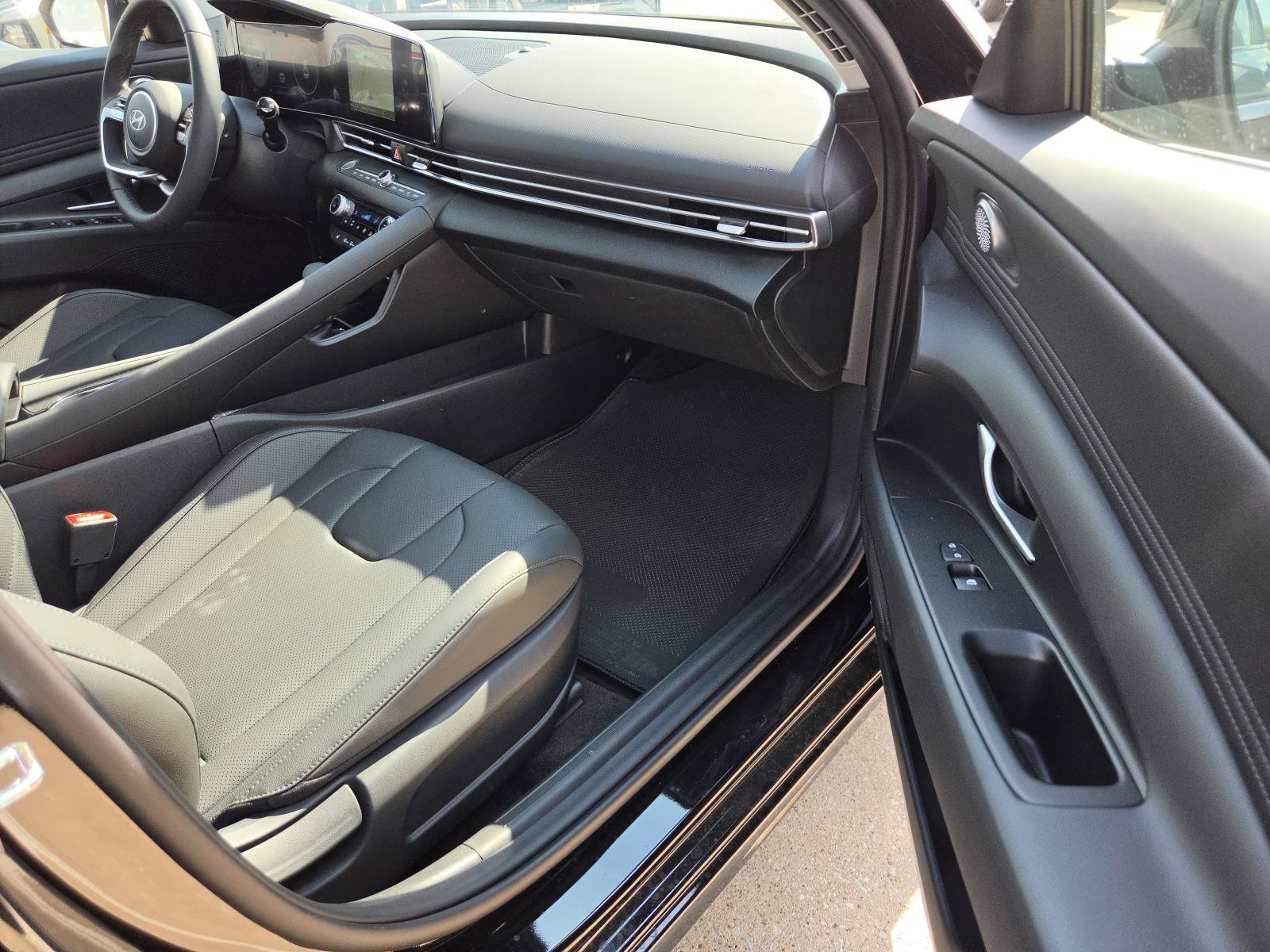 New 2026 Hyundai Elantra Limited FWD image 8