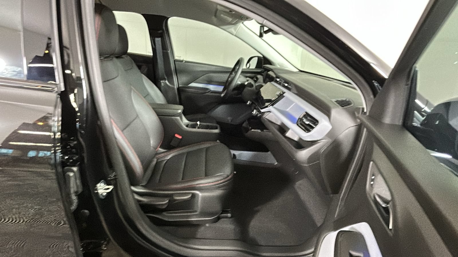 Used 2027 Chevrolet Bolt RS FWD image 32