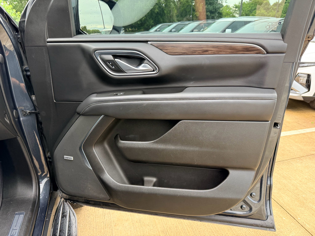 Used 2022 Chevrolet Suburban LT RWD image 12