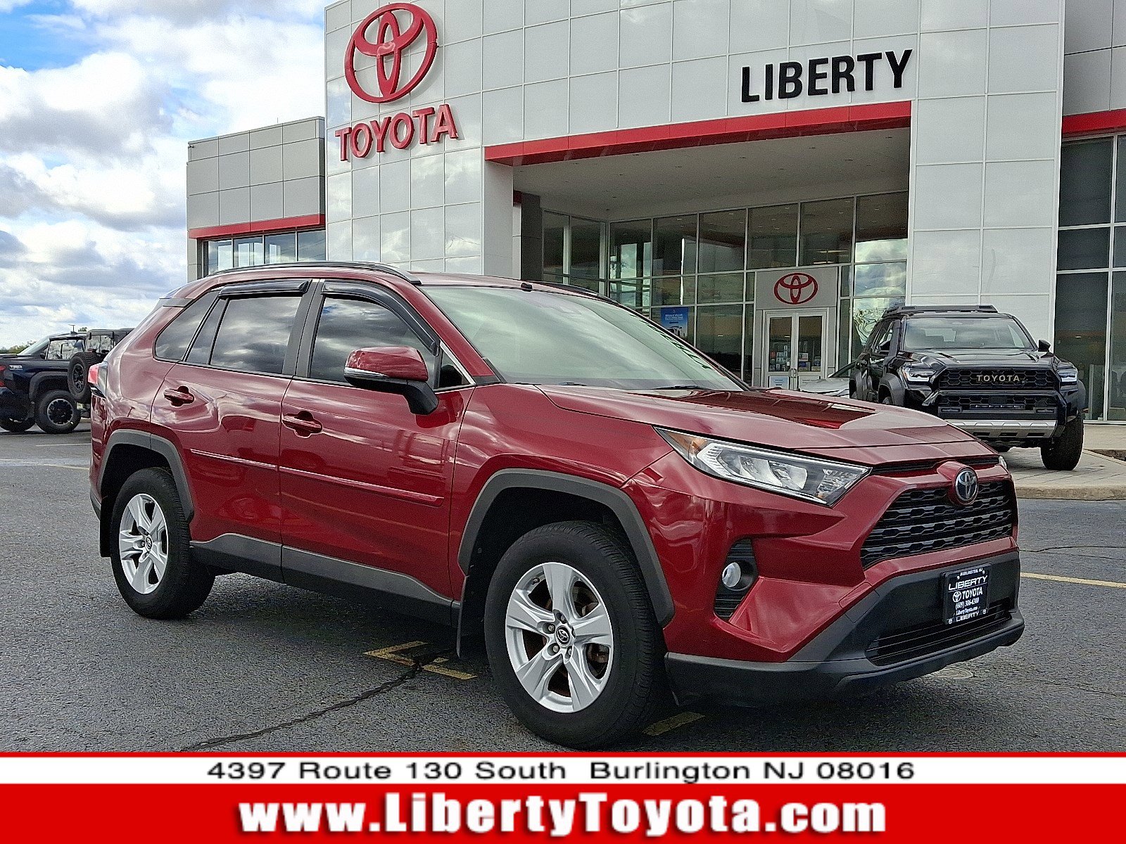 Used 2019 Toyota RAV4 XLE image 1