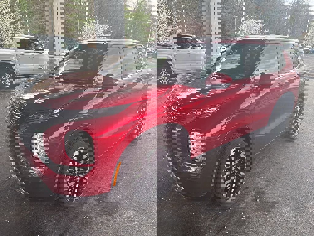 Used 2024 Mitsubishi Outlander SE image 2