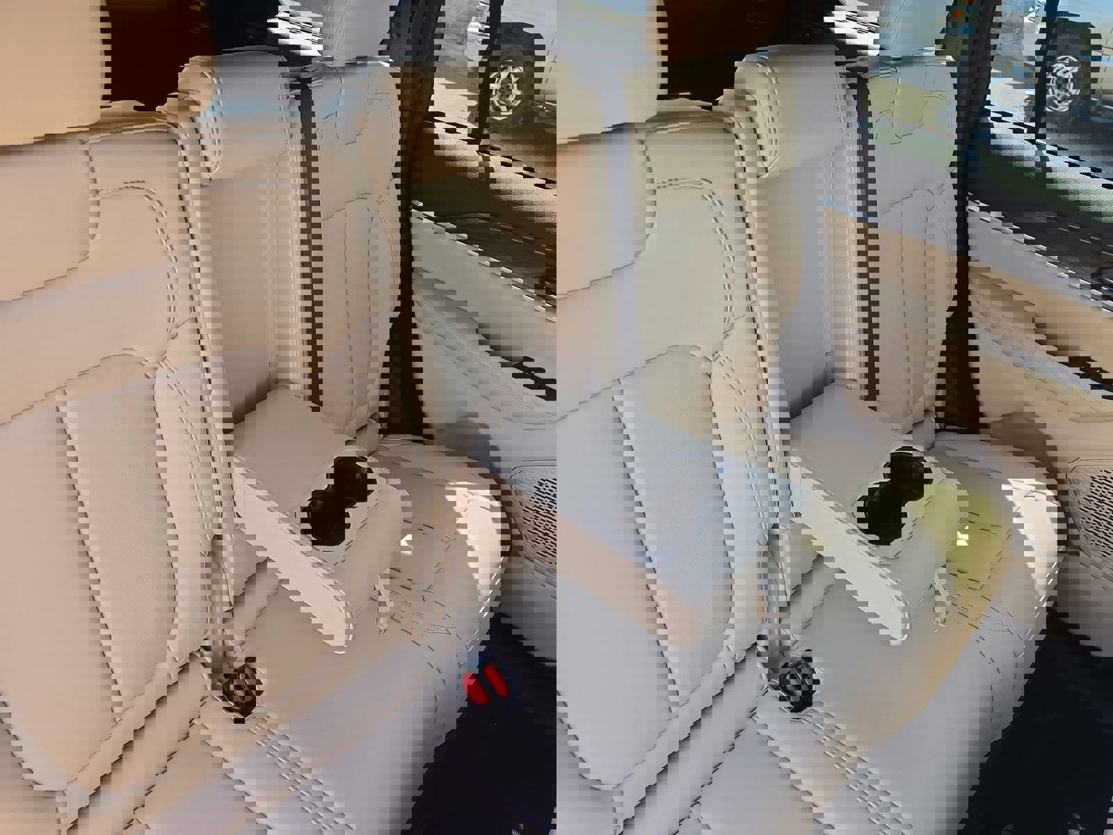 Used 2023 Jeep Grand Cherokee Limited w/ Black Appearance Package image 11