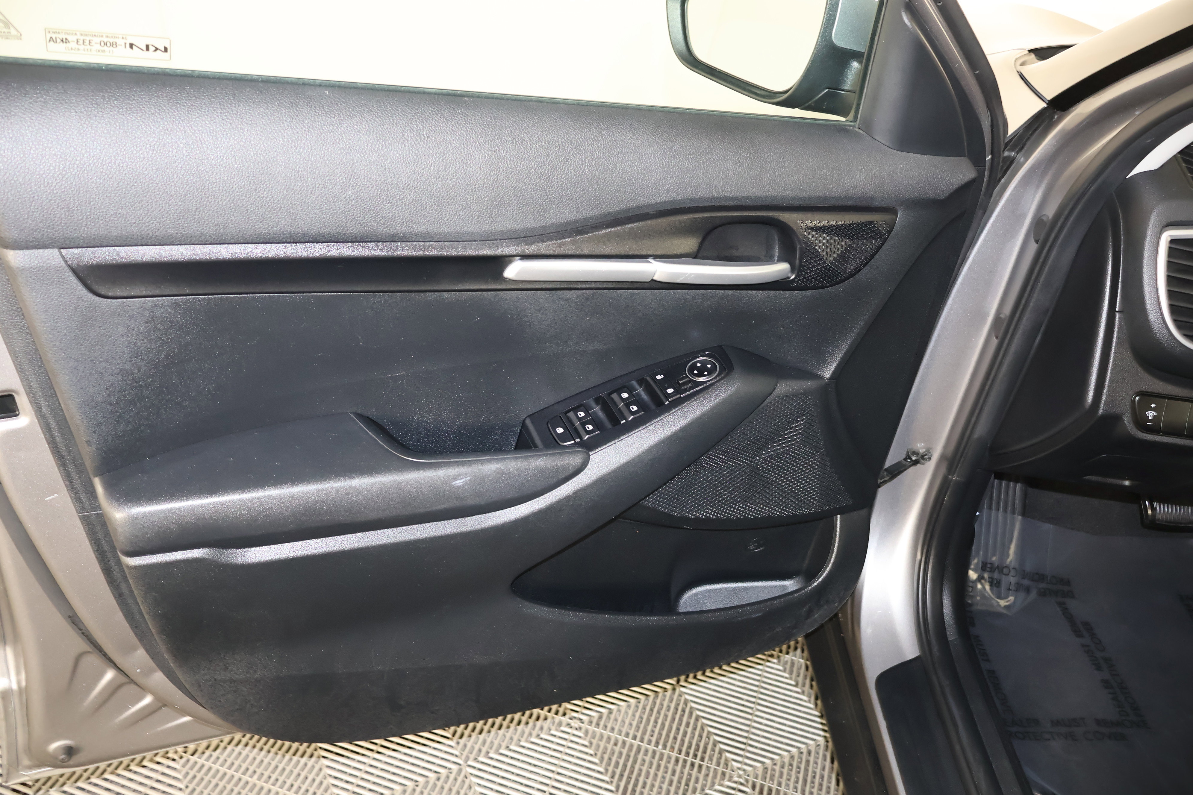 Used 2022 Kia Seltos LX image 36