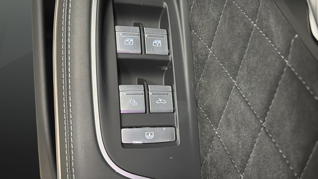 Used 2024 Audi S8 w/ S8 Comfort Plus Package AWD/4WD image 28