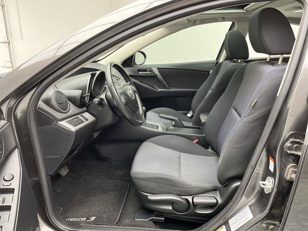 Used 2010 MAZDA MAZDA3 i Touring FWD image 3
