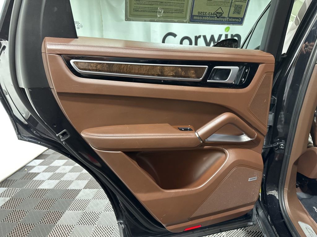 Used 2019 Porsche Cayenne Turbo image 18
