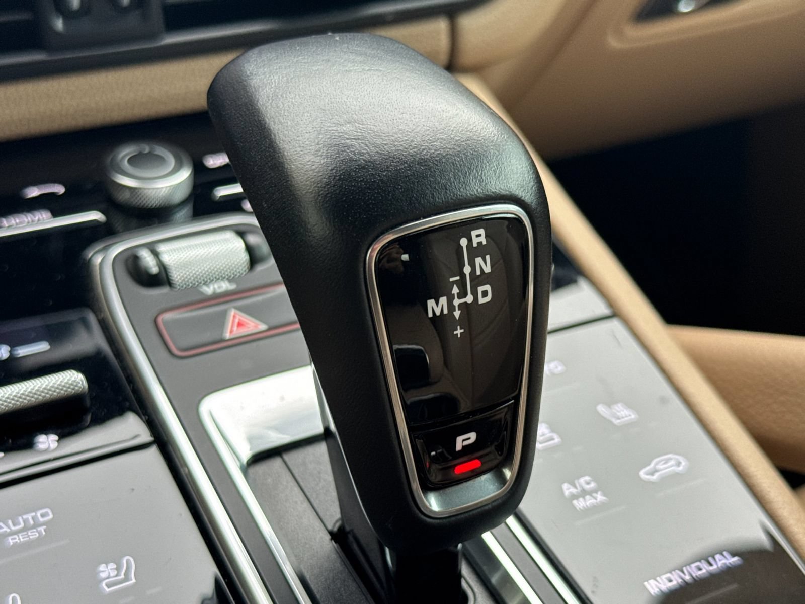 Certified 2022 Porsche Cayenne E-Hybrid AWD/4WD image 26