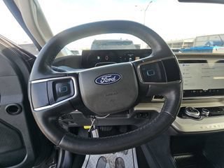 Used 2025 Ford Expedition Active AWD/4WD image 6