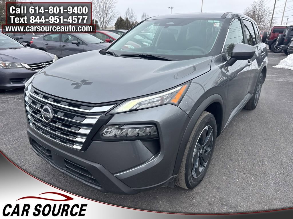 Used 2024 Nissan Rogue SV image 2