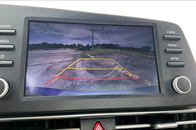 Used 2021 Hyundai Elantra SE FWD image 14