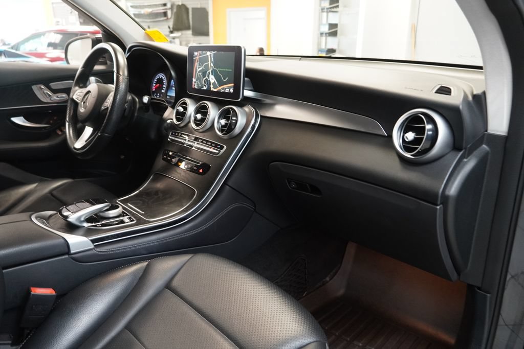 Used 2016 Mercedes-Benz GLC 300 4MATIC image 38