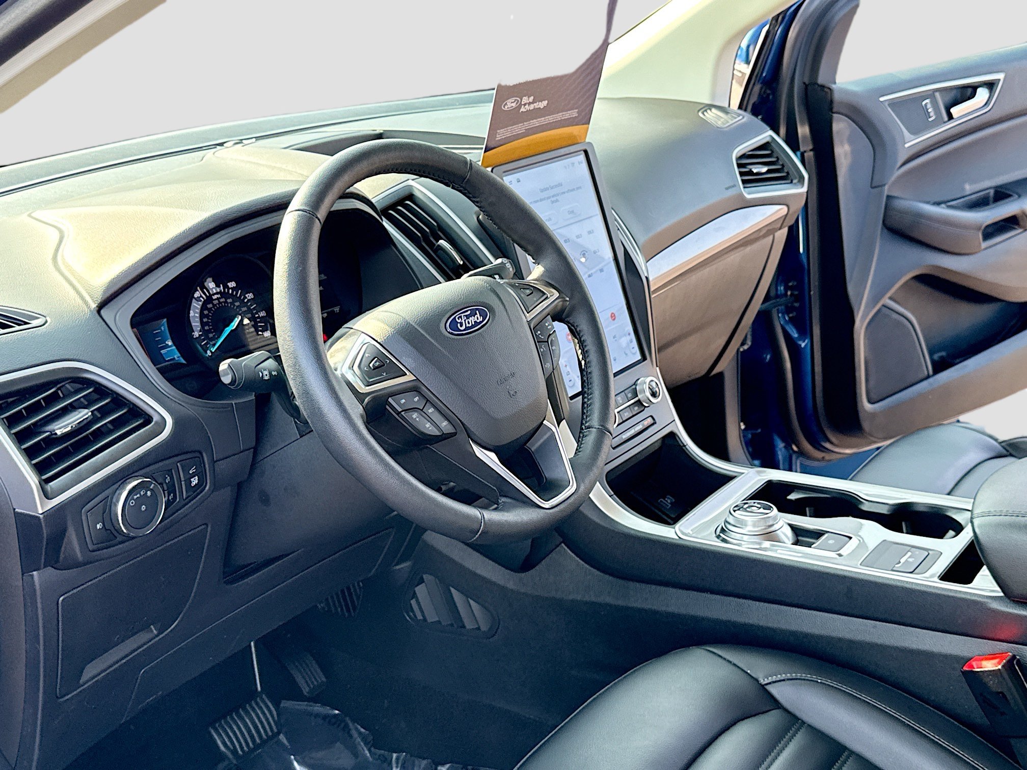 Used 2024 Ford Edge SEL w/ Convenience Package AWD/4WD image 4