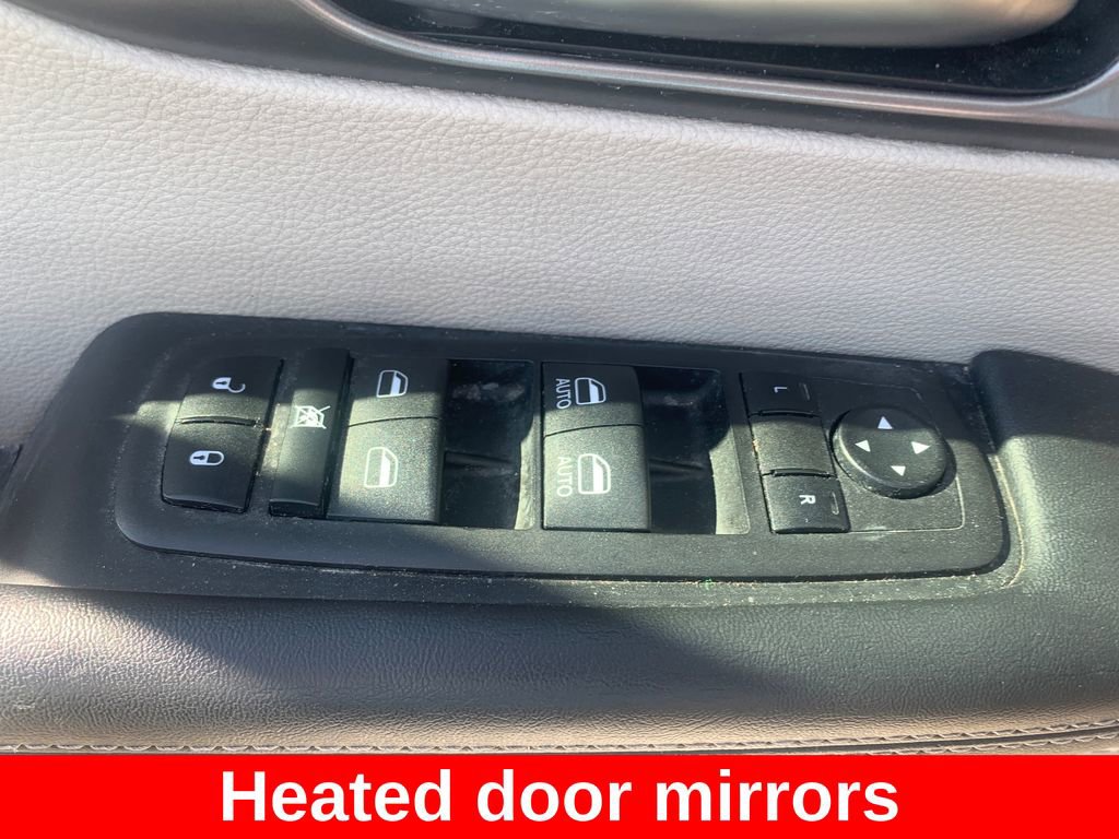 Used 2023 Chrysler Pacifica Touring-L FWD image 18