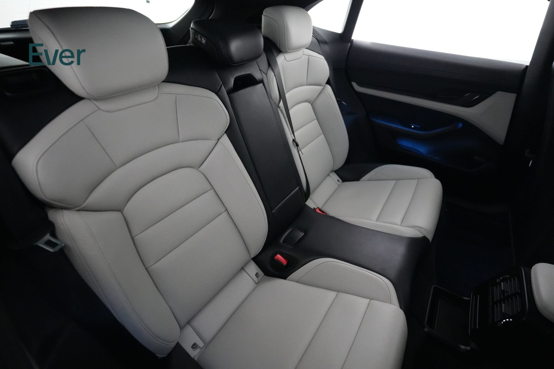 Used 2023 Porsche Taycan 4S AWD/4WD image 5