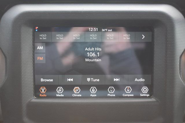 Certified 2023 Jeep Gladiator Sport AWD/4WD image 31