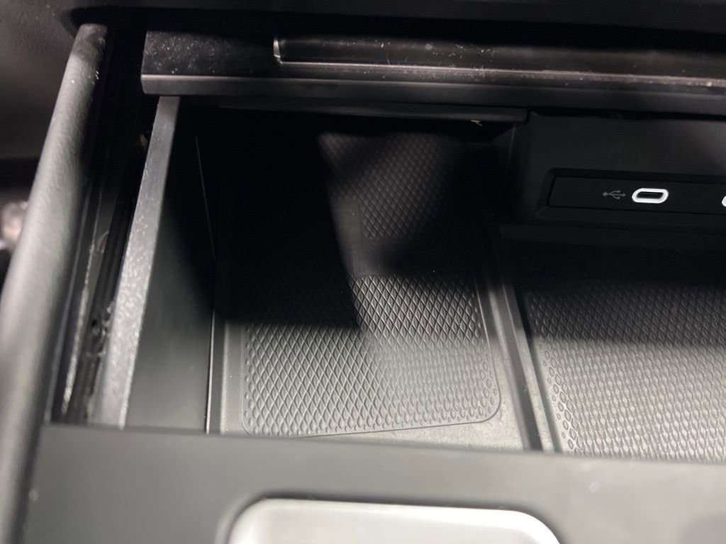 Used 2024 Volkswagen Atlas Cross Sport SE image 31