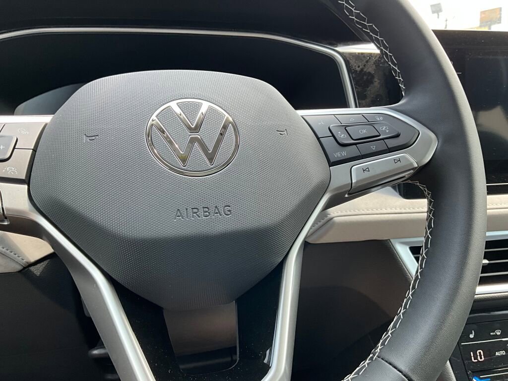 New 2025 Volkswagen Taos SE image 19