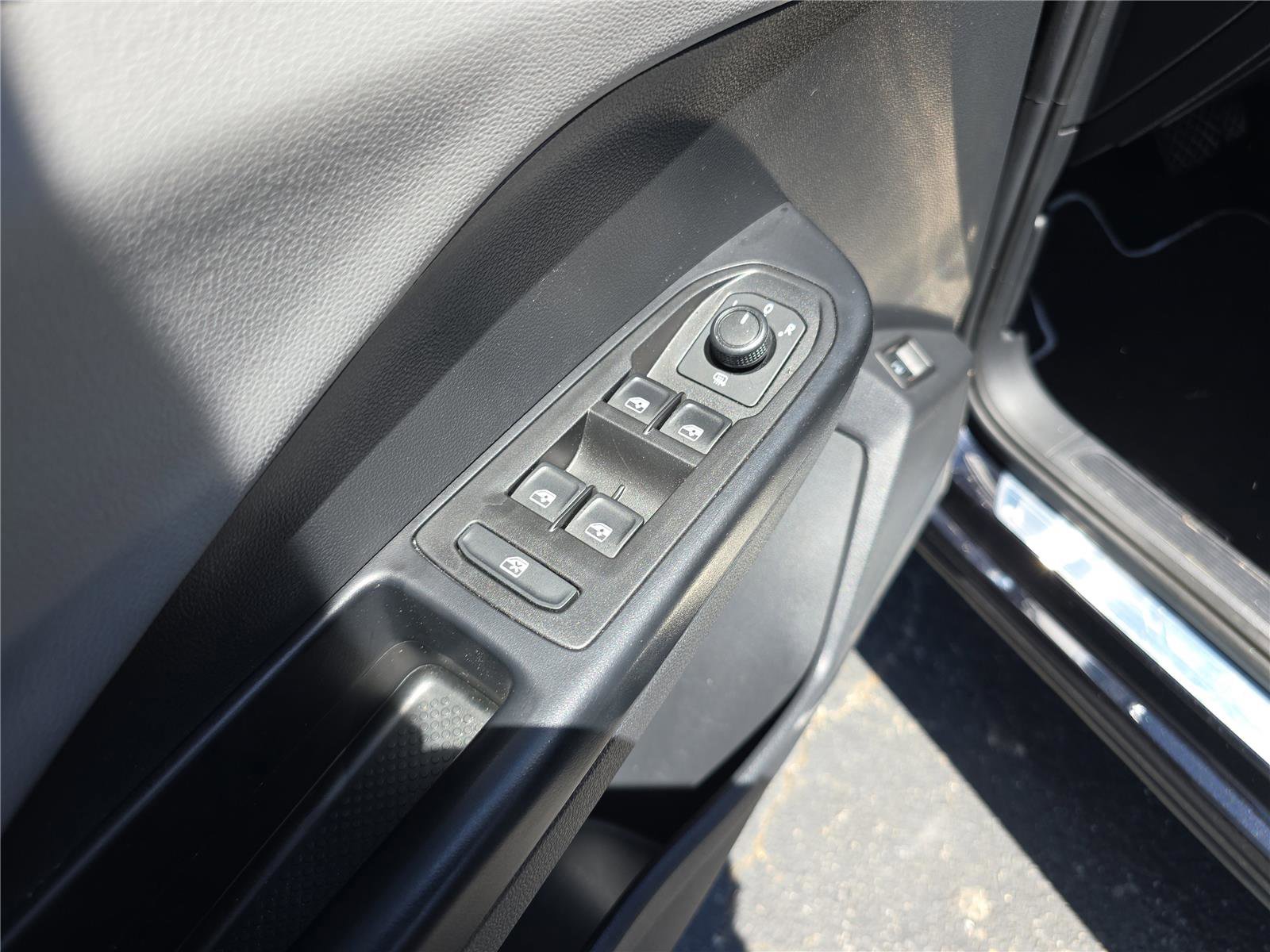 Used 2023 Volkswagen Taos SE FWD image 19