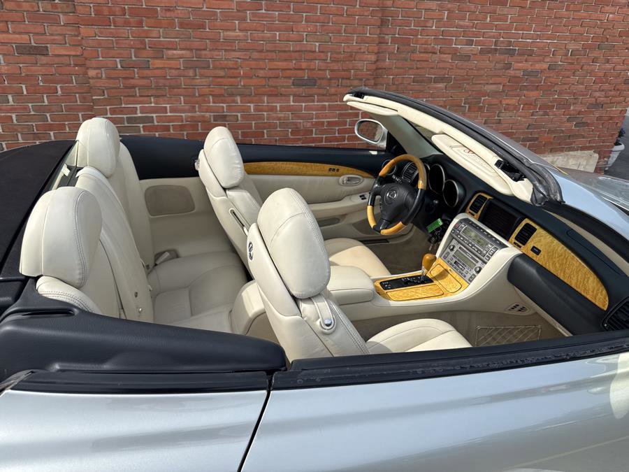 Used 2004 Lexus SC 430 Convertible image 10