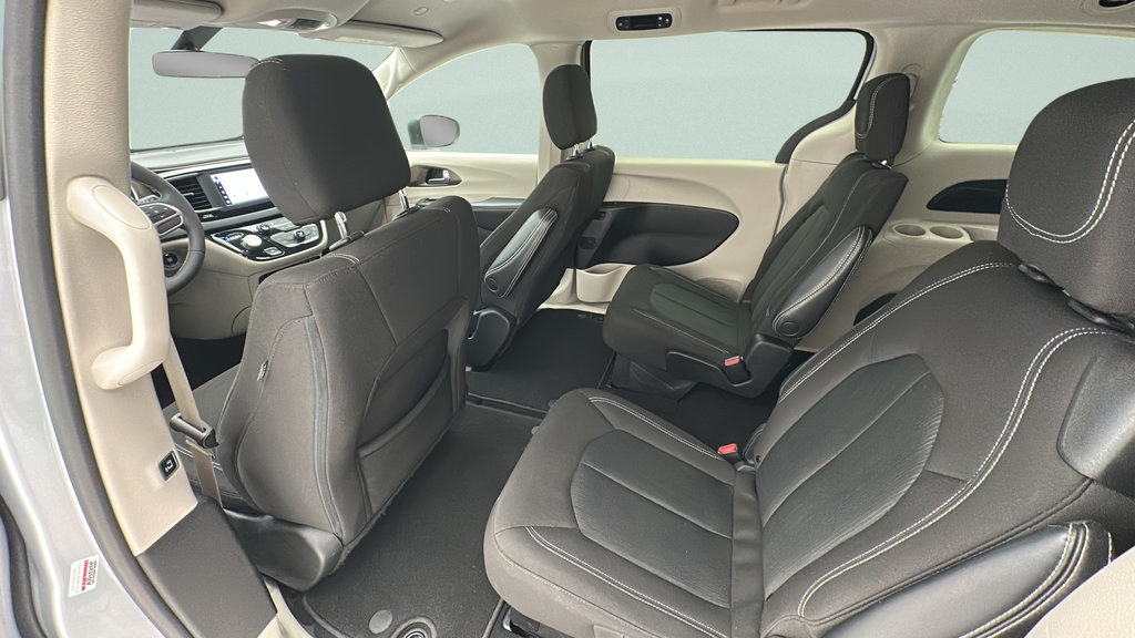 Used 2022 Chrysler Voyager LX FWD image 10
